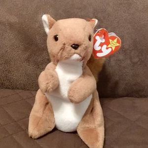 RARE! Nuts the squirrel retired beanie baby in Mint condition
